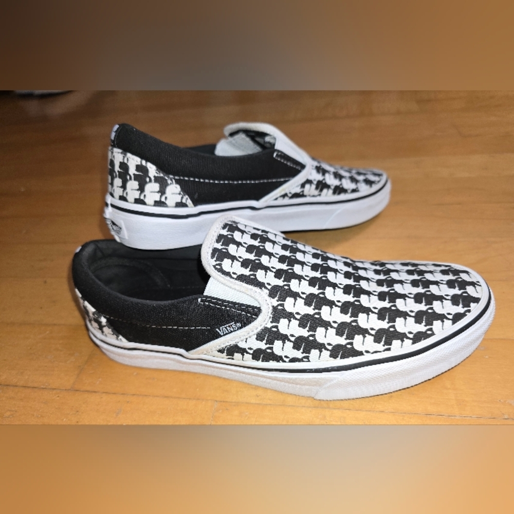 Vans× KARL LAGERFELD EUC Black and White Patterned Slip-On Sneakers. Size 8.5